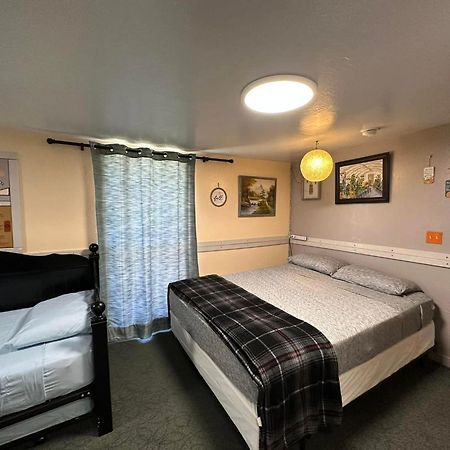 Ez 1 Mile To Fort Sill! Pumpkin Cottage Sleeps 9, Grills, Firepit, Laundry 로턴 외부 사진