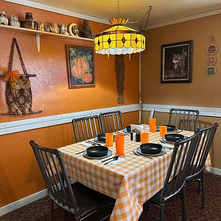 Ez 1 Mile To Fort Sill! Pumpkin Cottage Sleeps 9, Grills, Firepit, Laundry 로턴 외부 사진