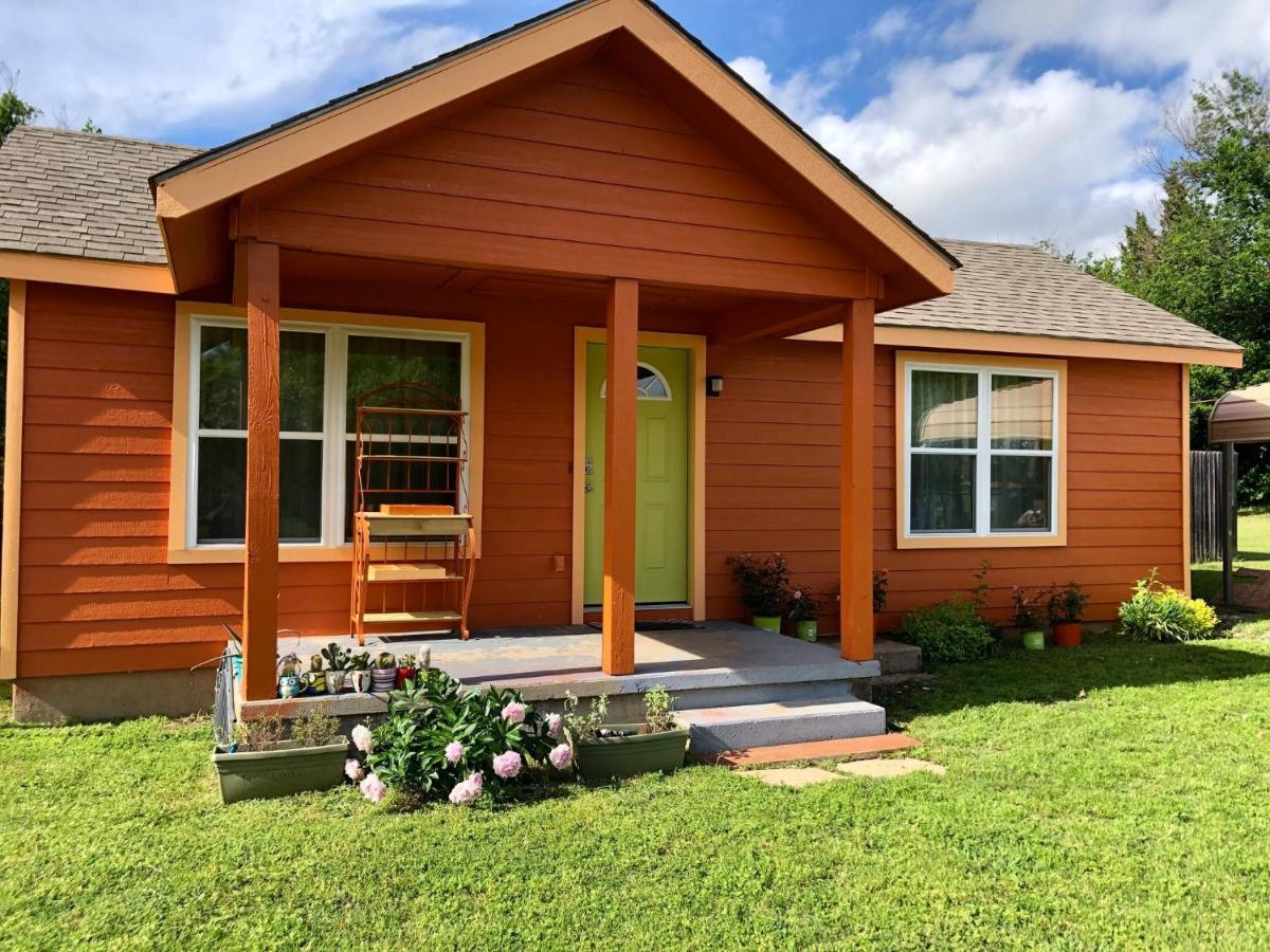 Ez 1 Mile To Fort Sill! Pumpkin Cottage Sleeps 9, Grills, Firepit, Laundry 로턴 외부 사진