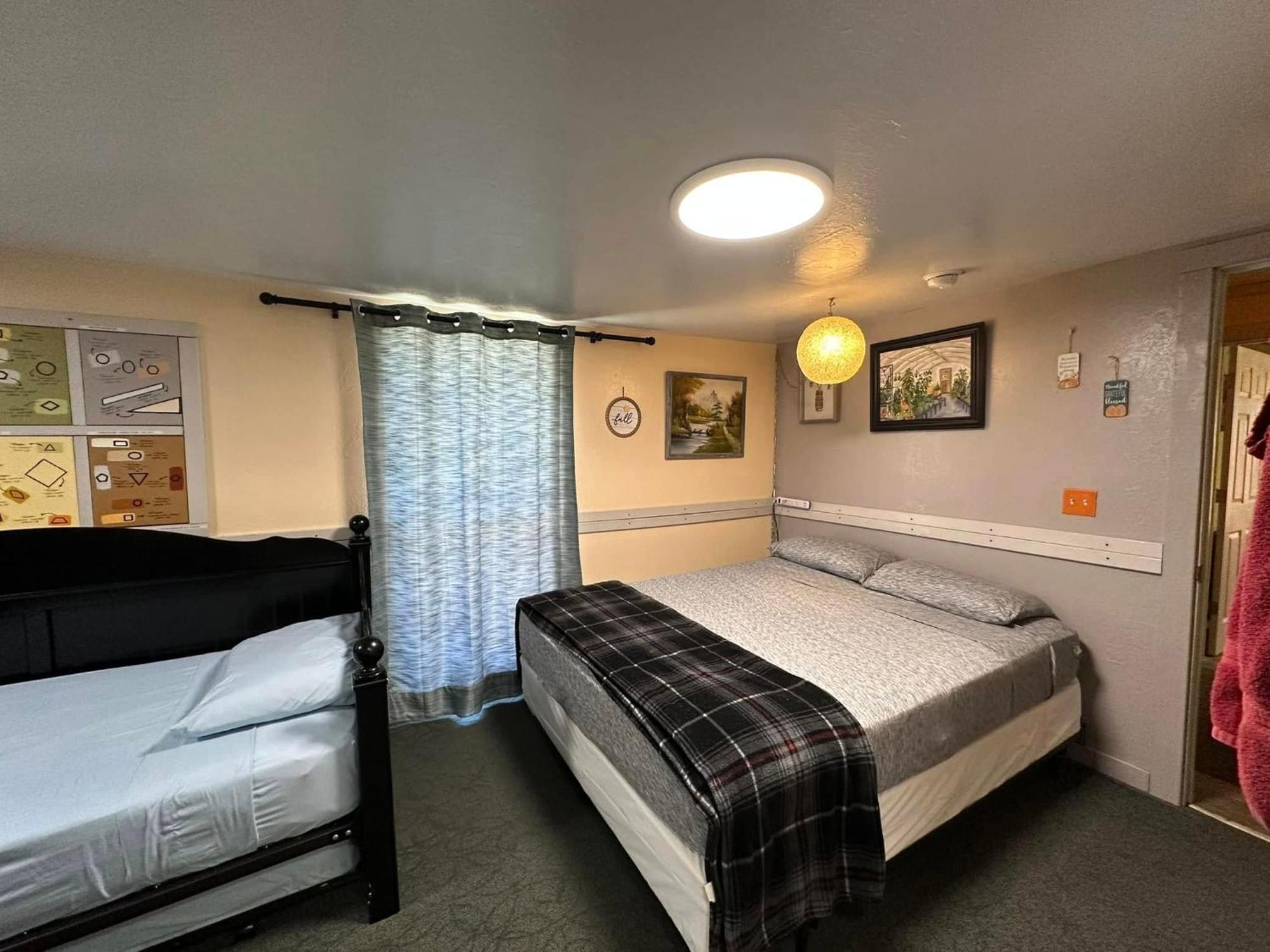 Ez 1 Mile To Fort Sill! Pumpkin Cottage Sleeps 9, Grills, Firepit, Laundry 로턴 외부 사진