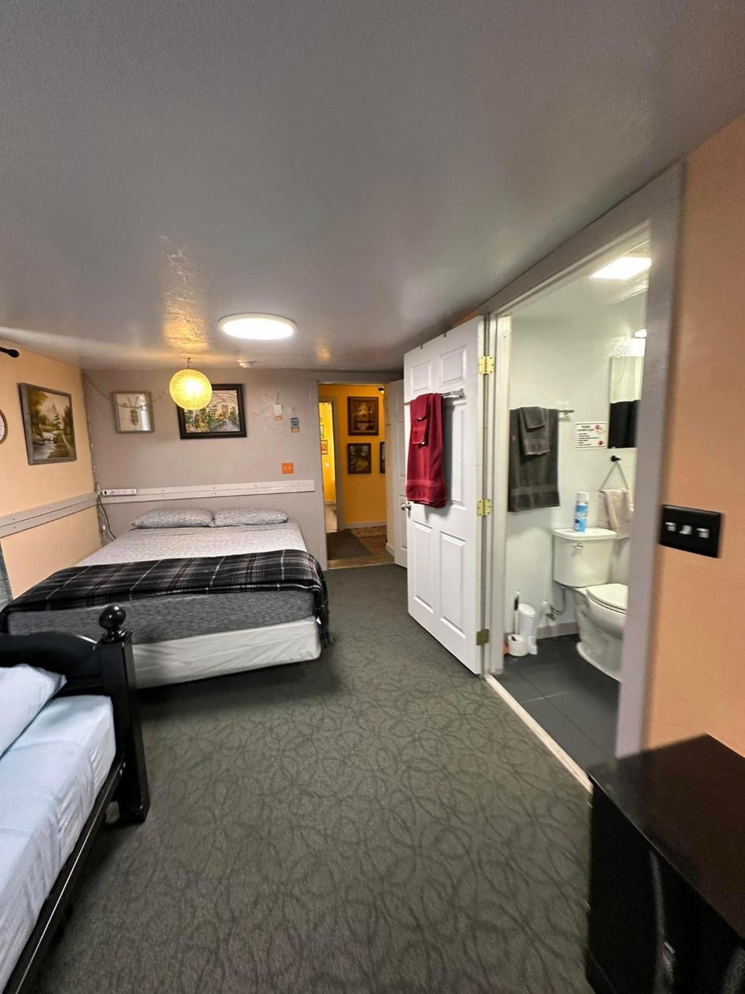 Ez 1 Mile To Fort Sill! Pumpkin Cottage Sleeps 9, Grills, Firepit, Laundry 로턴 외부 사진