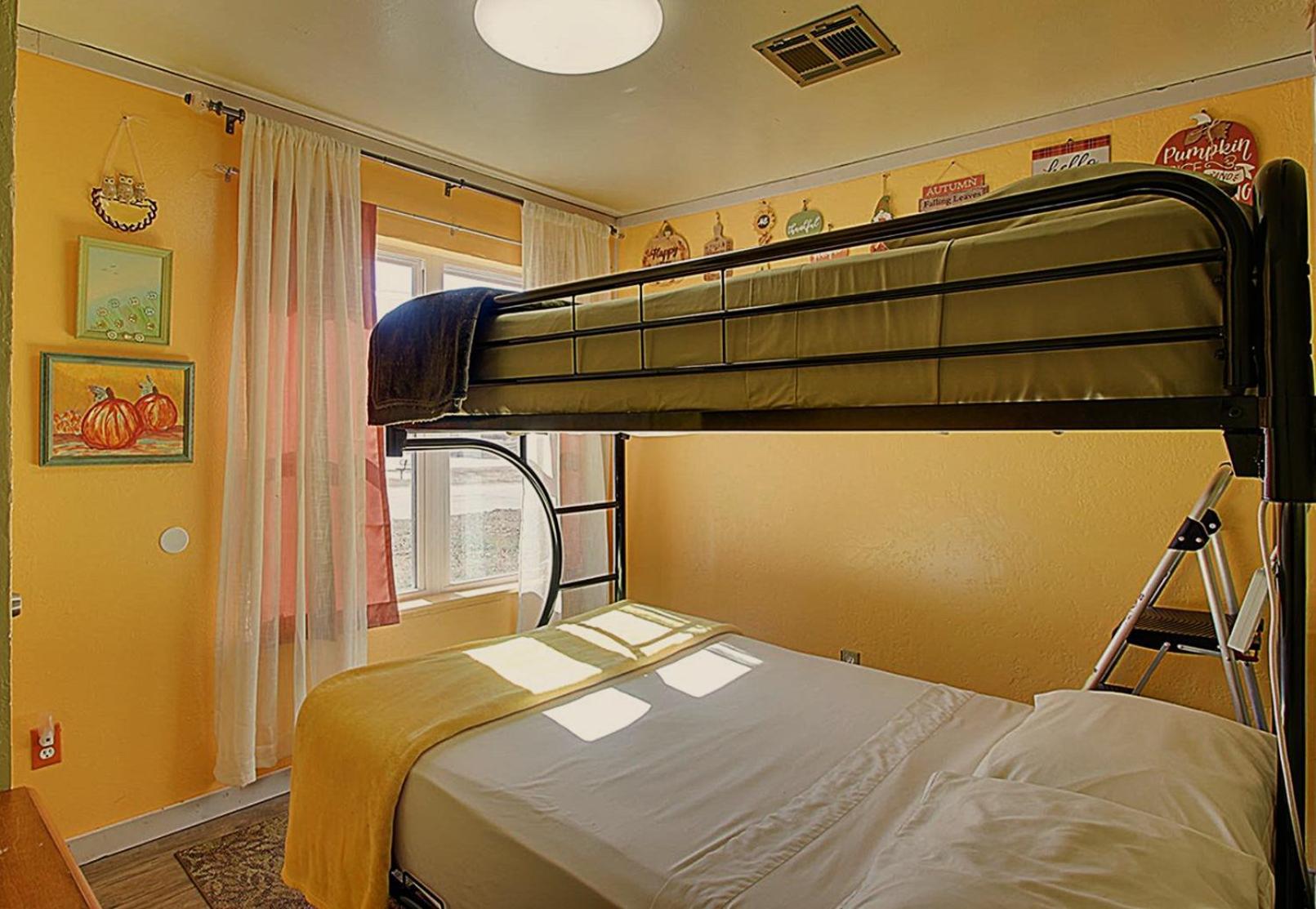 Ez 1 Mile To Fort Sill! Pumpkin Cottage Sleeps 9, Grills, Firepit, Laundry 로턴 외부 사진